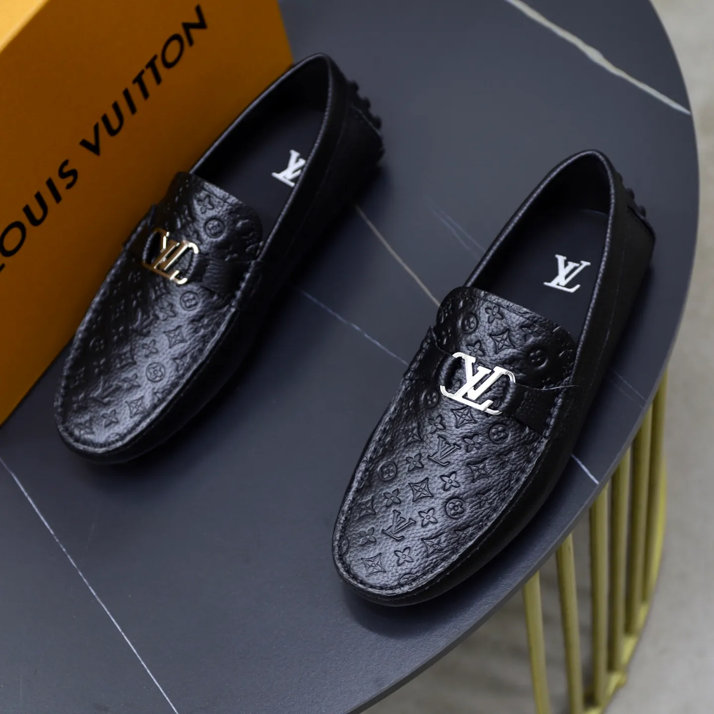 Ex-factory price: 480💰【LV】Louis Vuitton ⚠️High-end men’s driving and pedal series ⚠️38-44 (customized for 45) ⚠️All original cowhide leather! Thick and soft! Made entirely of calfskin lining! The latest non-slip beanie sole! Three-dimensional package technology! Fashionable and classic! Handicrafts! Original high quality! Feel free to compare!